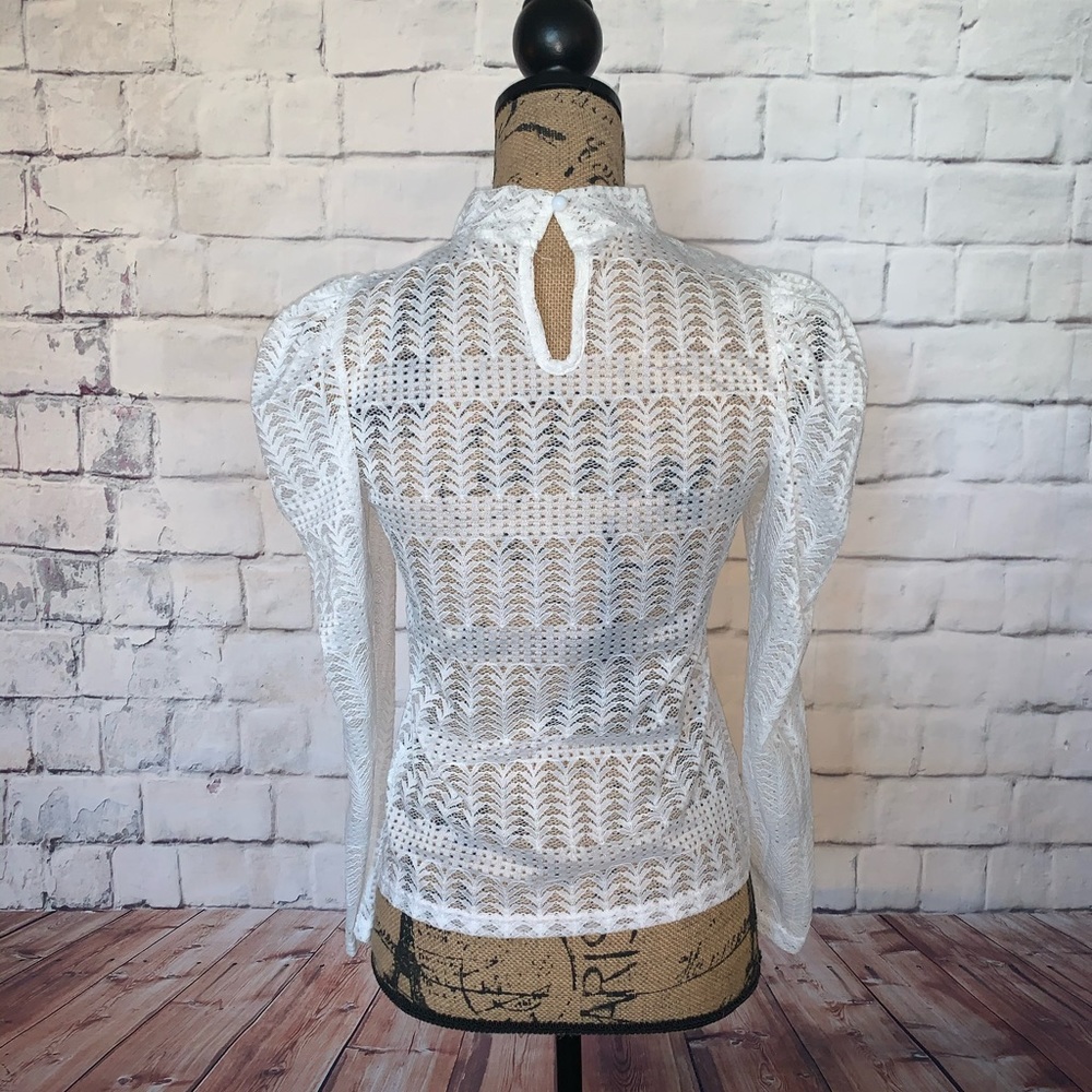 ✨ SOLD NWOT Gorgeous lace top - Picture 5 of 6